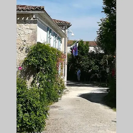 Holiday home En Plein Coeur De Talmont, Maison Connectee A L'esprit Retais